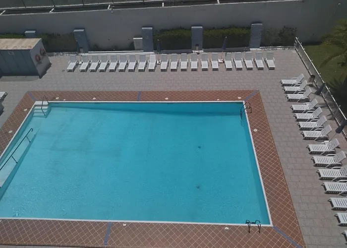 5 Min Walk From Yumbo! 128