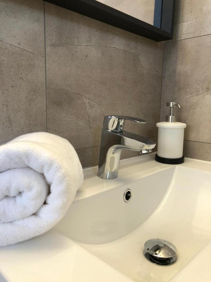 5 Min Walk From Yumbo! 128 Appartement